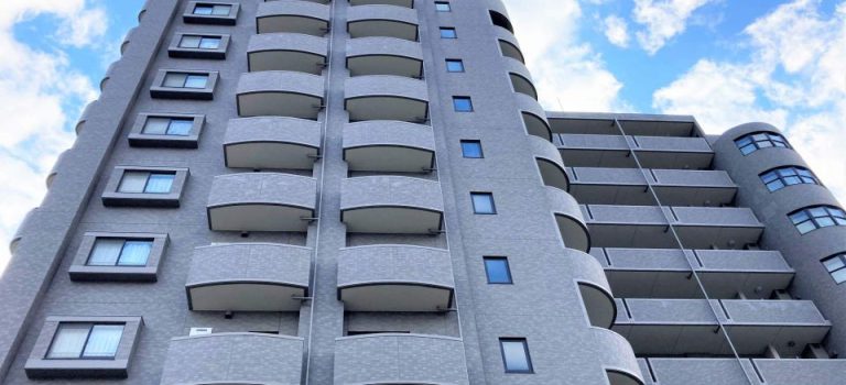 埼玉の住まいを守る高断熱時代に最適な屋根フォーム活用術と快適環境の提案 埼玉の住まいを守る高断熱時代に最適な屋根フォーム活用術と快適環境の提案