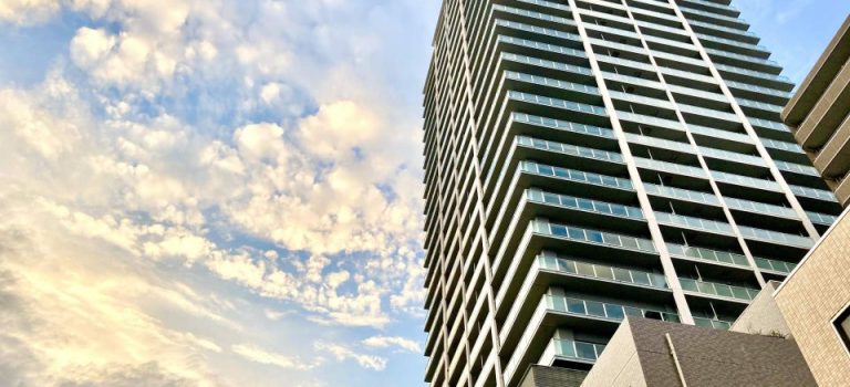 屋根フォームで実現する埼玉住宅の快適性と耐久性向上への新提案 屋根フォームで実現する埼玉住宅の快適性と耐久性向上への新提案